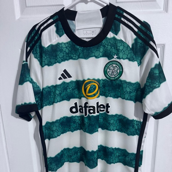 Celtic FC Jersey size Large 2023-2024 adidas authentic - Picture 1 of 9